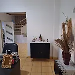 Quarto Triplo Com Banheiro Compartilhado