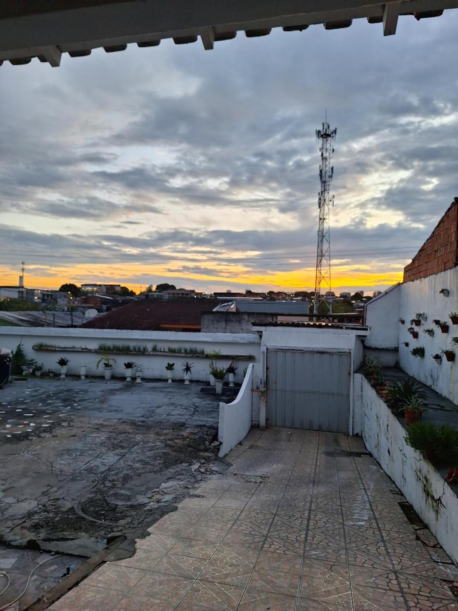 Triplo Com Banheiro Compartilhado *